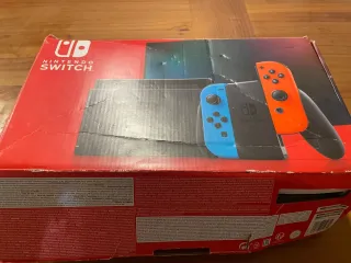 Nintendo Switch en su Caja