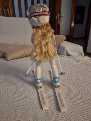 Nancy Esquiadora con Accesorios