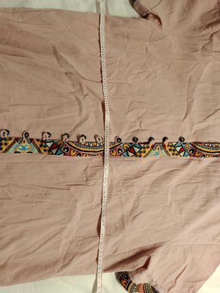 Camisa rosa con estampado étnico