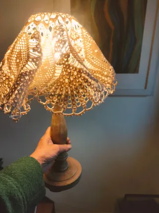 Lampada con paralume in pizzo