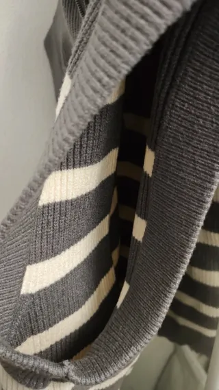 Chaleco de punto Zara rayas beige y gris