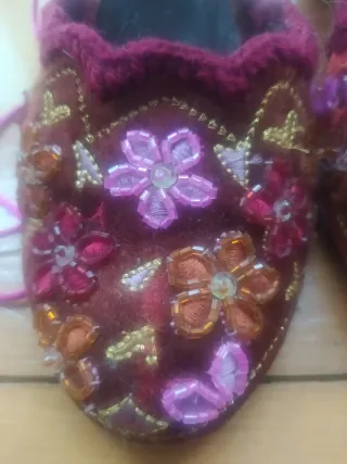 Zapatos Bernini bordados y con pedrería