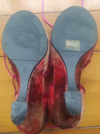 Zapatos Bernini bordados y con pedrería