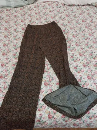 Pantaloni fantasia con spacco