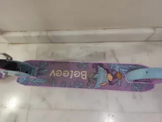 Patinete infantil BeleeV Frozen con luces