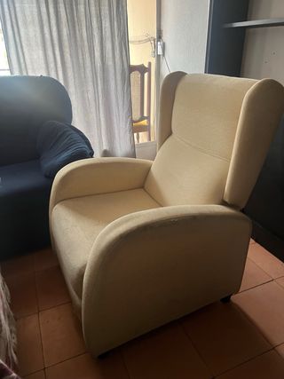 Sillón de tela beige