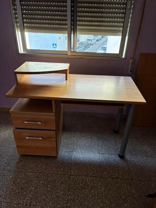 Escritorio madera y metal como nuevo