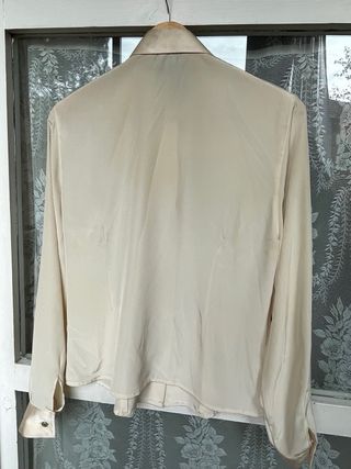 Blusa vintage crema bordada botones joya