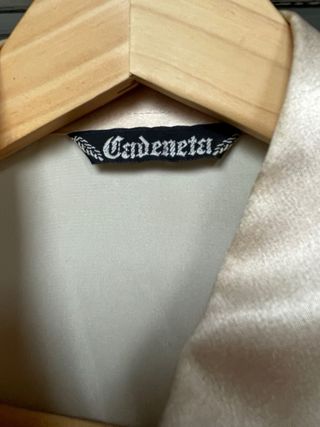 Blusa vintage crema bordada botones joya