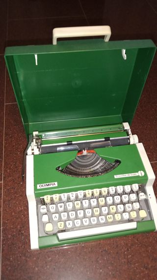 Máquina de escribir Olympia Traveler de Luxe