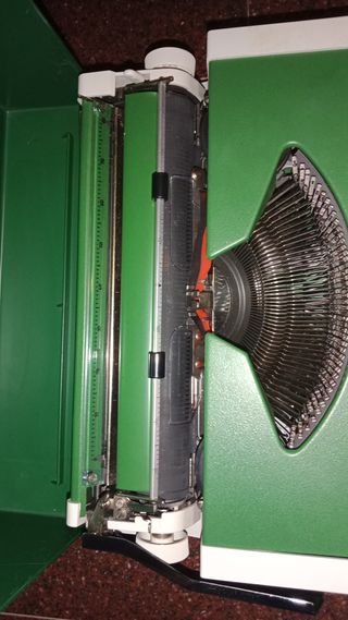 Máquina de escribir Olympia Traveler de Luxe