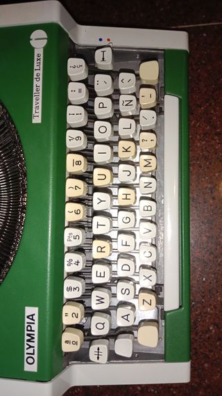 Máquina de escribir Olympia Traveler de Luxe