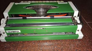 Máquina de escribir Olympia Traveler de Luxe