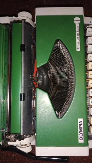 Máquina de escribir Olympia Traveler de Luxe