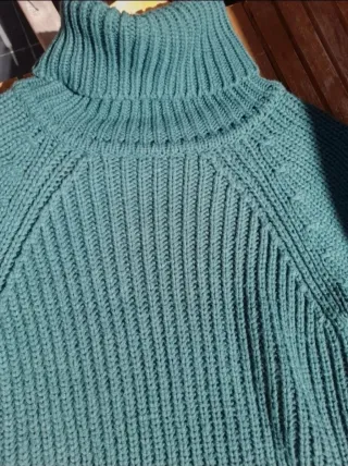 Jersey cuello alto verde Pull&Bear Talla L