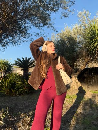 Pelliccia sintetica con bottone gioiello