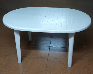 Tavolo smontabile con ombrellone