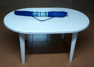 Tavolo smontabile con ombrellone