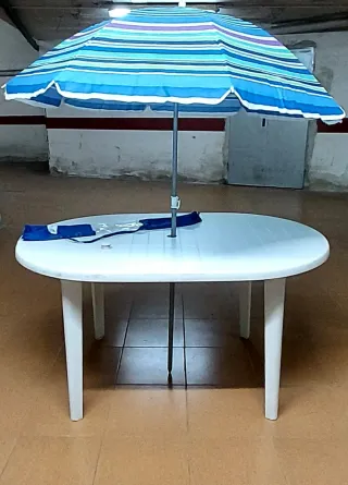 Tavolo smontabile con ombrellone