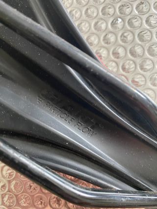 Sillín Contact Comfort Forward 138 Negro/Rojo