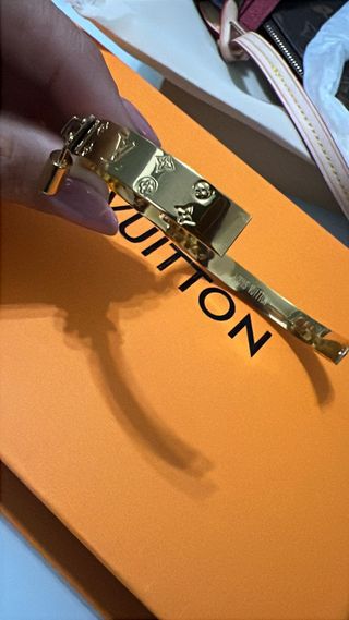 Bracciale Louis Vuitton dorato con lucchetto