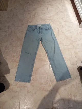 Pantalón vaquero Bershka azul claro