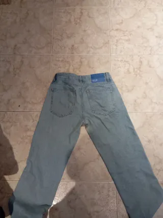 Pantalón vaquero Bershka azul claro