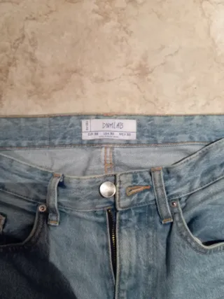 Pantalón vaquero Bershka azul claro