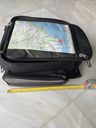 Mochila sobre depósito moto