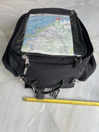 Mochila sobre depósito moto