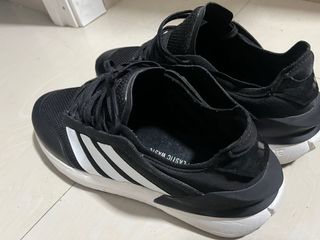 Zapatillas Adidas Negras y Blancas