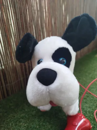 Perro robot que hace pis