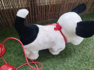 Perro robot que hace pis