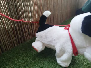 Perro robot que hace pis