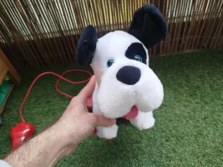 Perro robot que hace pis