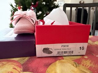 Botitas de bebé rosas con pelo Lola Palacios