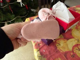 Botitas de bebé rosas con pelo Lola Palacios