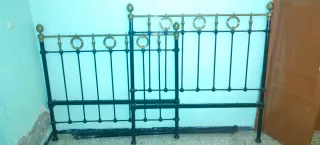 Cama antigua de hierro