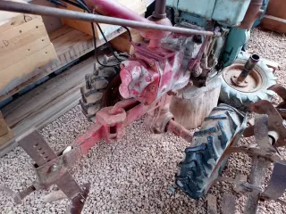 Mula Mecánica con Rotavator y Ruedas