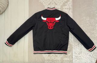 Chaqueta Chicago Bulls.  Negra. Talla 12, 13 años.