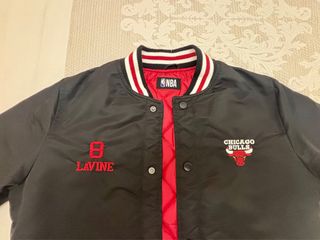 Chaqueta Chicago Bulls.  Negra. Talla 12, 13 años.