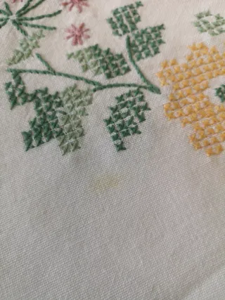 Mantel de tela bordado