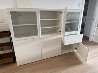 Mueble aparador blanco con vitrina