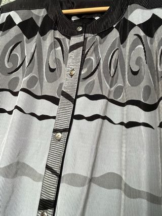 Blusa vintage geométrica blanco y negro