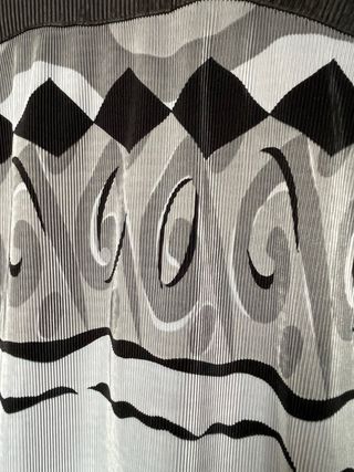 Blusa vintage geométrica blanco y negro