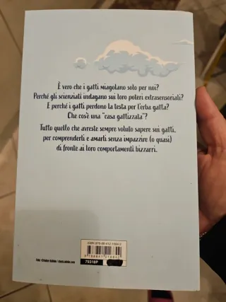 Perché i gatti si fanno di erba e noi siamo pazzi.