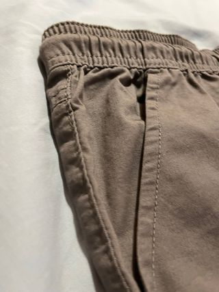 Pantalón corto gris con cordón