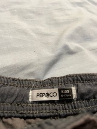 Pantalón corto gris con cordón