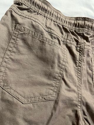 Pantalón corto gris con cordón