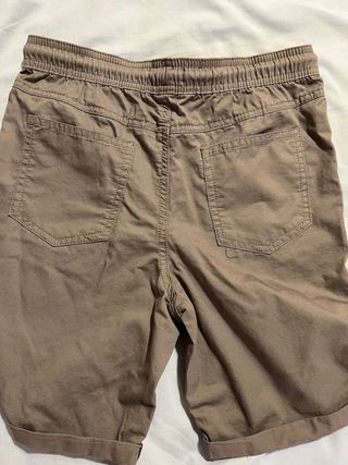 Pantalón corto gris con cordón